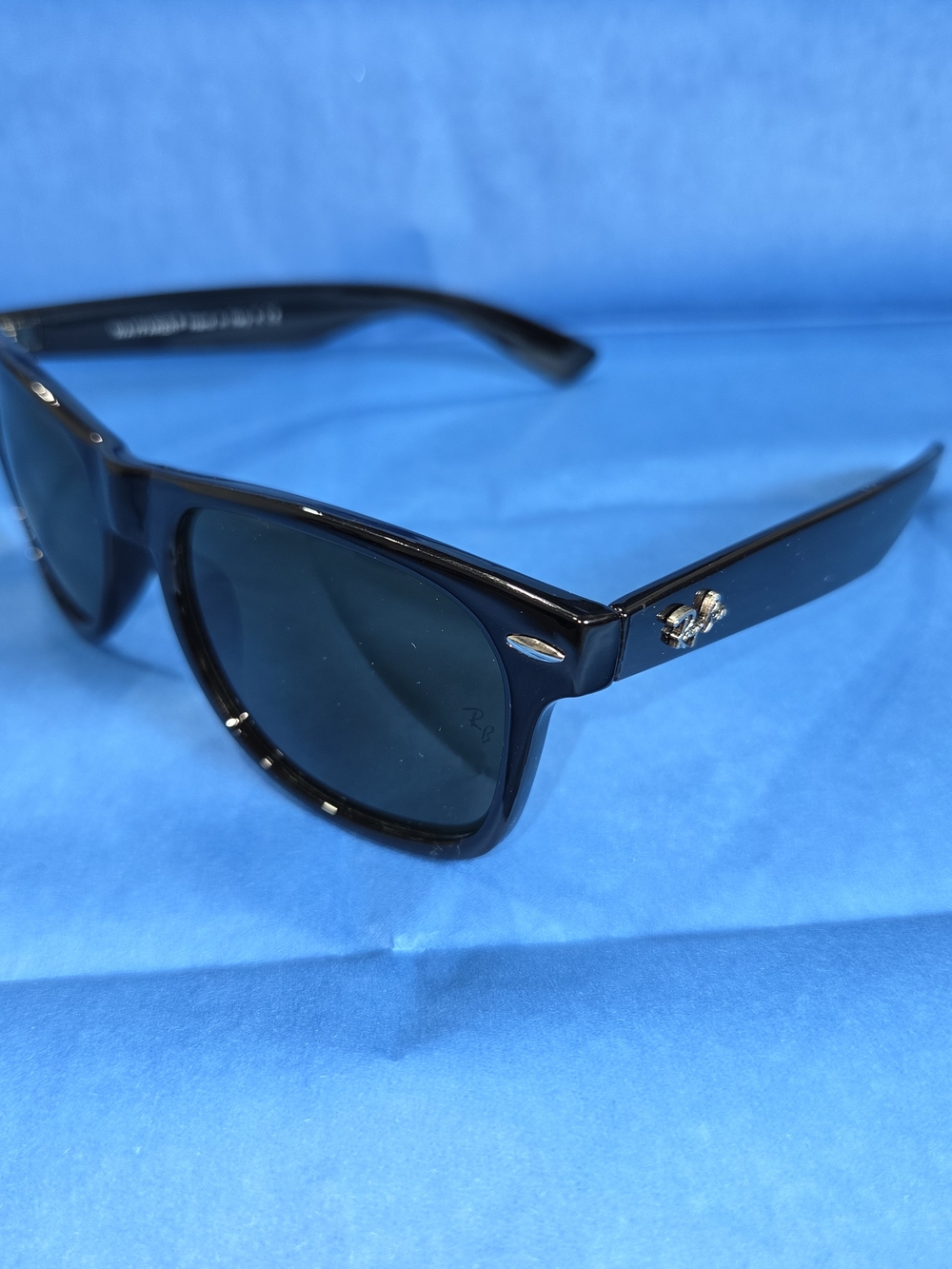 Ray-Ban Men’s Black Wayfarer Sunglasses